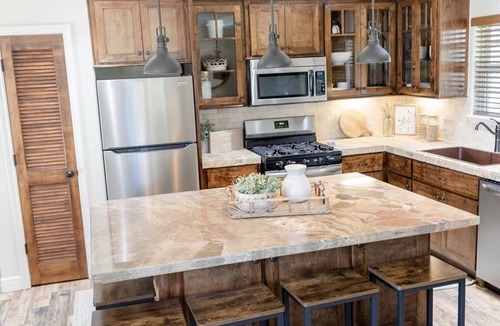 Montgomery Cottage | Cozy Home in Montgomery Near Wedding Venues