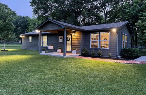 Montgomery Cottage | Cozy Home in Montgomery Near Wedding Venues