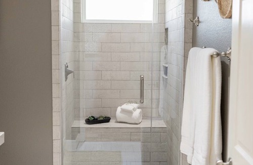 Montgomery Cottage | Cozy Home in Montgomery Near Wedding Venues