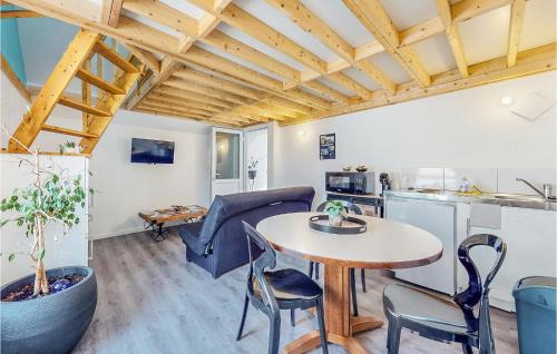 Neuilly-le-Vendin House | Cozy Home In Neuilly Le Vendin With Wifi
