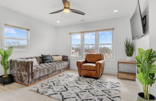 Newton House | Cozy Home in Newton