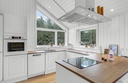 Balka House | Cozy home in Nexø with kitchen