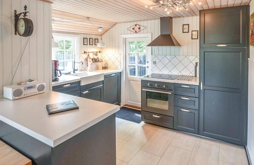 Nyborg House | Cozy home in Nyborg with kitchen