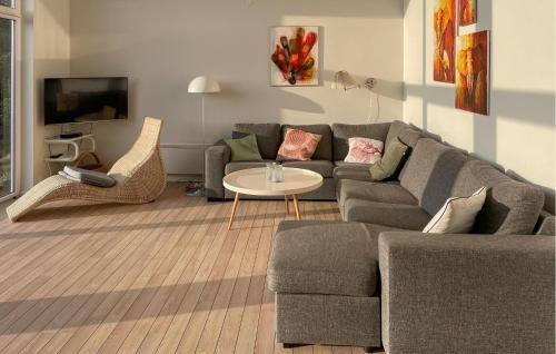 Hoensinge House | Cozy Home In Nykøbing Sj With House Sea View