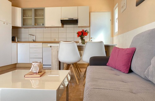 Okrug Gornji House | Cozy home in Okrug Gornji with sauna