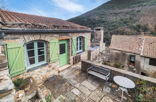 Olargues House | Cozy home in Olargues with kitchen