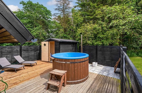 Sillerslev House | Cozy home in øster assels with sauna