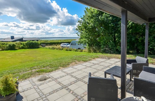 Ronbjerg House | Cozy home in øster assels with WiFi