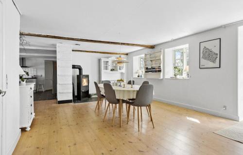 Østermarie House | Cozy Home In Østermarie With Kitchen