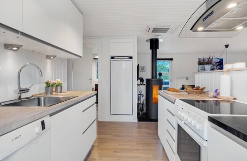 Rødhus House | Cozy home in Pandrup with kitchen