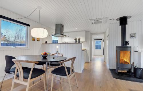 Rødhus House | Cozy Home In Pandrup With Kitchen