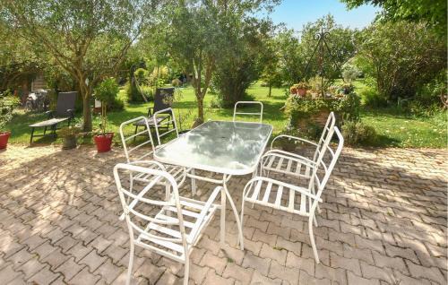 Piolenc House | Cozy Home In Piolenc With Outdoor Swimming Pool