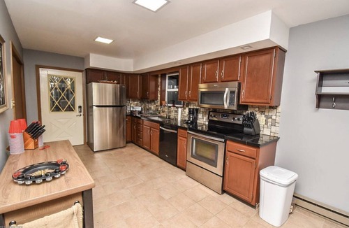 Bushkill House | Cozy home in Poconos: Fireplace, Views.