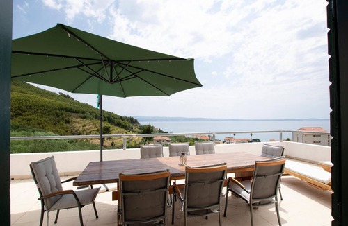 Podstrana House | Cozy home in Podstrana with WiFi