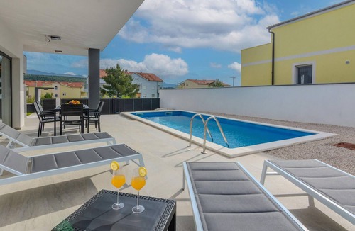 Posedarje House | Cozy home in Posedarje with private swimming pool, can be inside or outside
