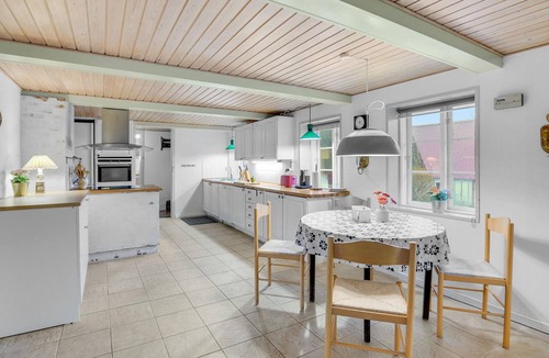 Praesto House | Cozy home in Præstø with kitchen