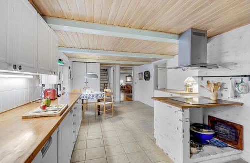 Praesto House | Cozy home in Præstø with kitchen