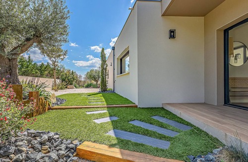 Puimisson House | Cozy home in PUIMISSON with WiFi