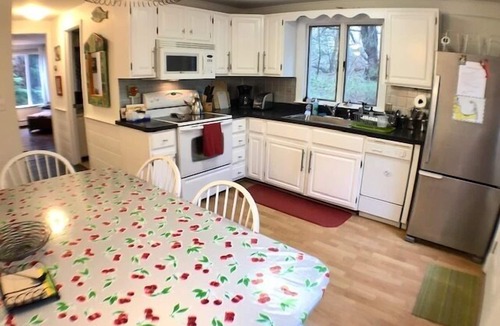 Orleans House | Cozy Home in Quiet & Convenient Area (1140)