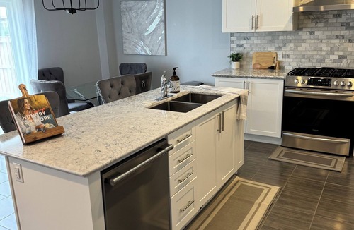 Oshawa House | Cozy home in quiet family-friendly neighbourhood!