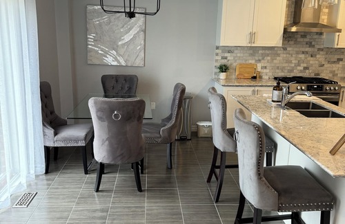 Oshawa House | Cozy home in quiet family-friendly neighbourhood!