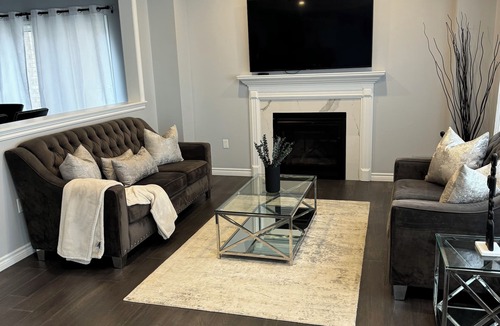 Oshawa House | Cozy home in quiet family-friendly neighbourhood!