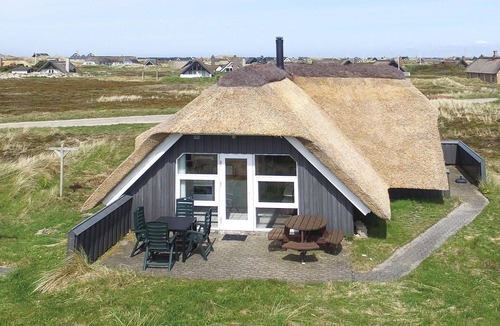 Nørre Lyngvig House | Cozy home in Ringkøbing with sauna