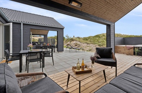 Houvig Strand House | Cozy home in Ringkøbing with sauna