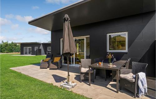 Ringkobing House | Cozy Home In Ringkøbing With Kitchen