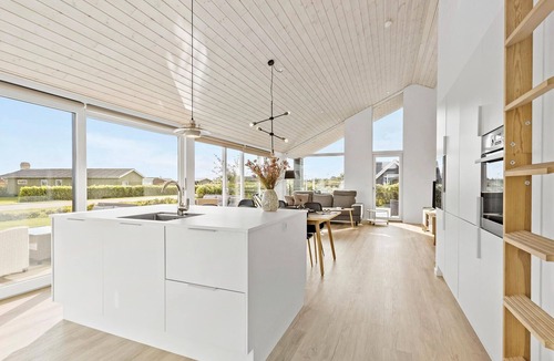 Sæby House | Cozy home in Sæby with house sea view