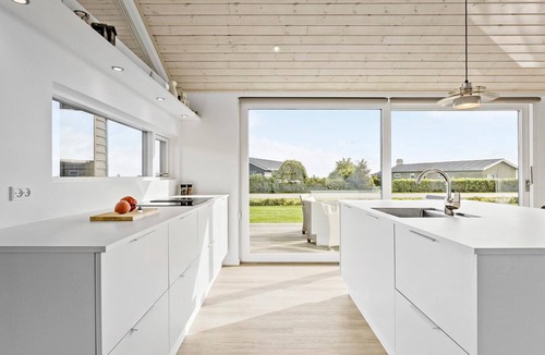 Sæby House | Cozy home in Sæby with house sea view