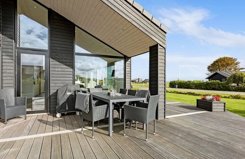 Sæby House | Cozy home in Sæby with house sea view