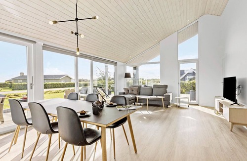 Sæby House | Cozy home in Sæby with house sea view