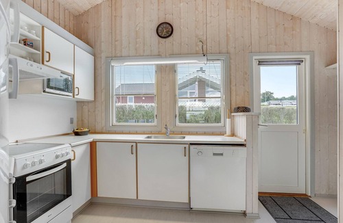 Grønninghoved Strand House | Cozy home in Sjølund with sauna
