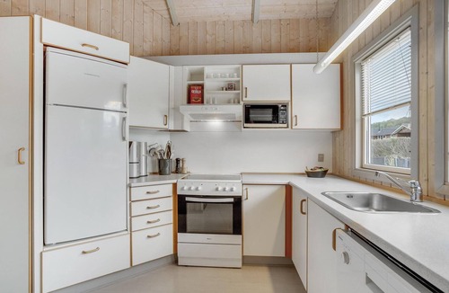 Grønninghoved Strand House | Cozy home in Sjølund with sauna