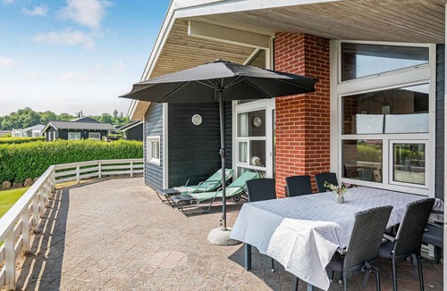 Grønninghoved Strand House | Cozy home in Sjølund with sauna