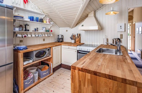 Boeslunde House | Cozy home in Skælskør with kitchen
