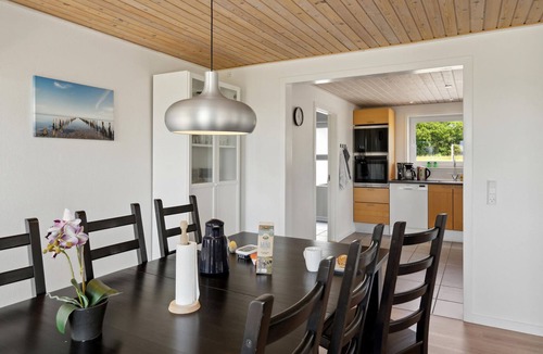 Skaerbaek House | Cozy home in Skærbæk with kitchen