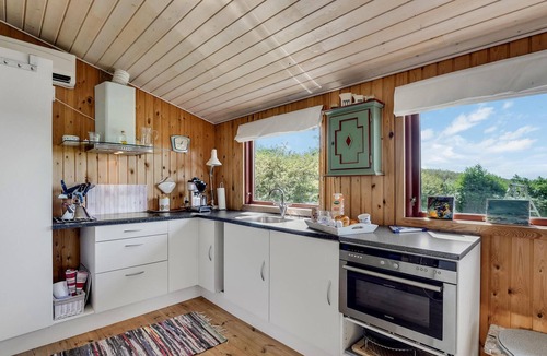 Skjern House | Cozy home in Skjern with kitchen