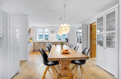 Struer House | Cozy home in Struer with kitchen