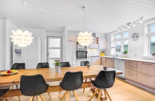 Struer House | Cozy home in Struer with kitchen