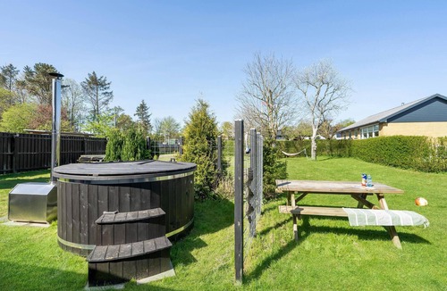 Struer House | Cozy home in Struer with kitchen