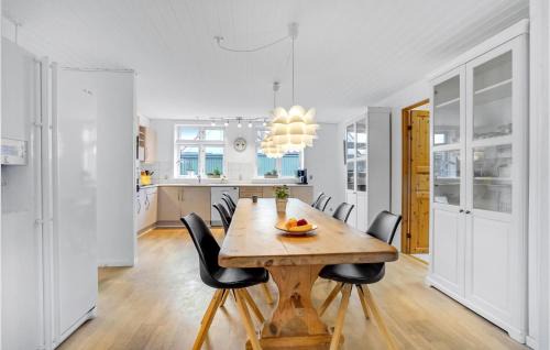 Struer House | Cozy Home In Struer With Kitchen