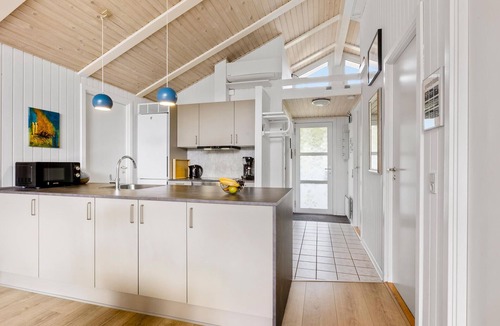 Mommark Strand House | Cozy home in Sydals with sauna