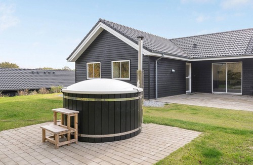 Mommark Strand House | Cozy home in Sydals with sauna