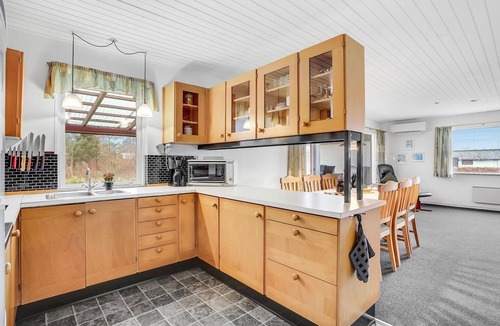 Skaven Strand House | Cozy home in Tarm with kitchen