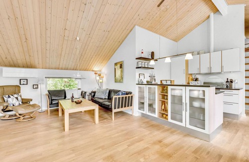 Skaven Strand House | Cozy home in Tarm with kitchen