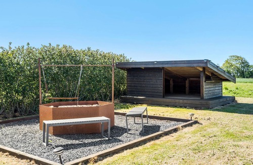 Skaven Strand House | Cozy home in Tarm with WiFi