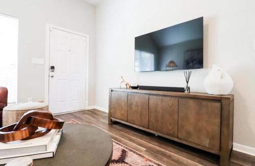 College Station Villa | Cozy Home in the Heart of Aggieland
