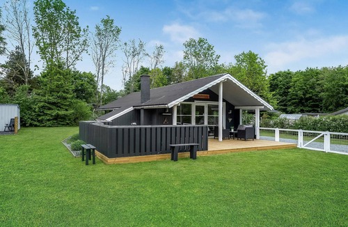 Arrild Ferieby House | Cozy home in Toftlund with kitchen